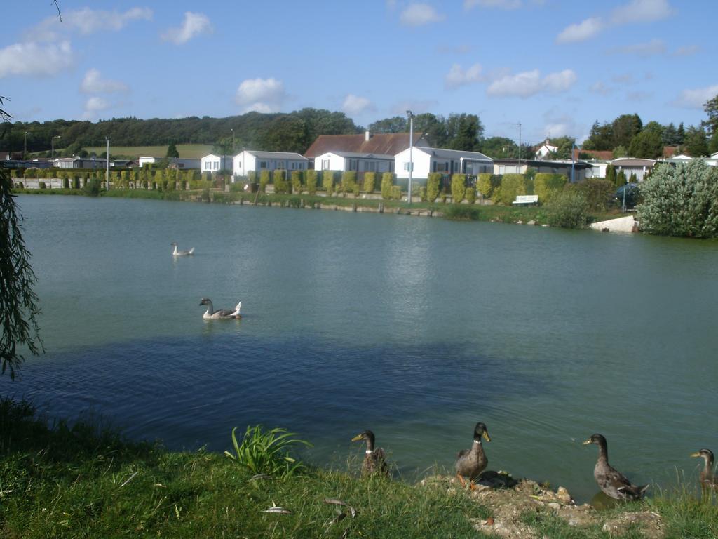 Auberge Des Etangs Roussent Esterno foto