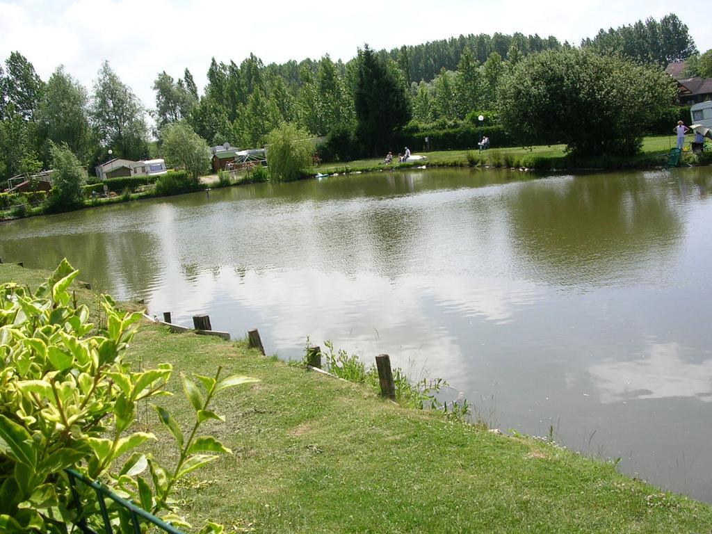 Auberge Des Etangs Roussent Esterno foto